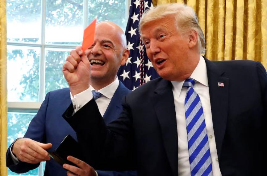 ОБНОВЛЕНО/ Трамп подтвердил, что позвонил президенту ФИФА, чтобы добиться отмены дисквалификации американского футболиста: «Это не было фолом, а судья показался мне подозрительным»