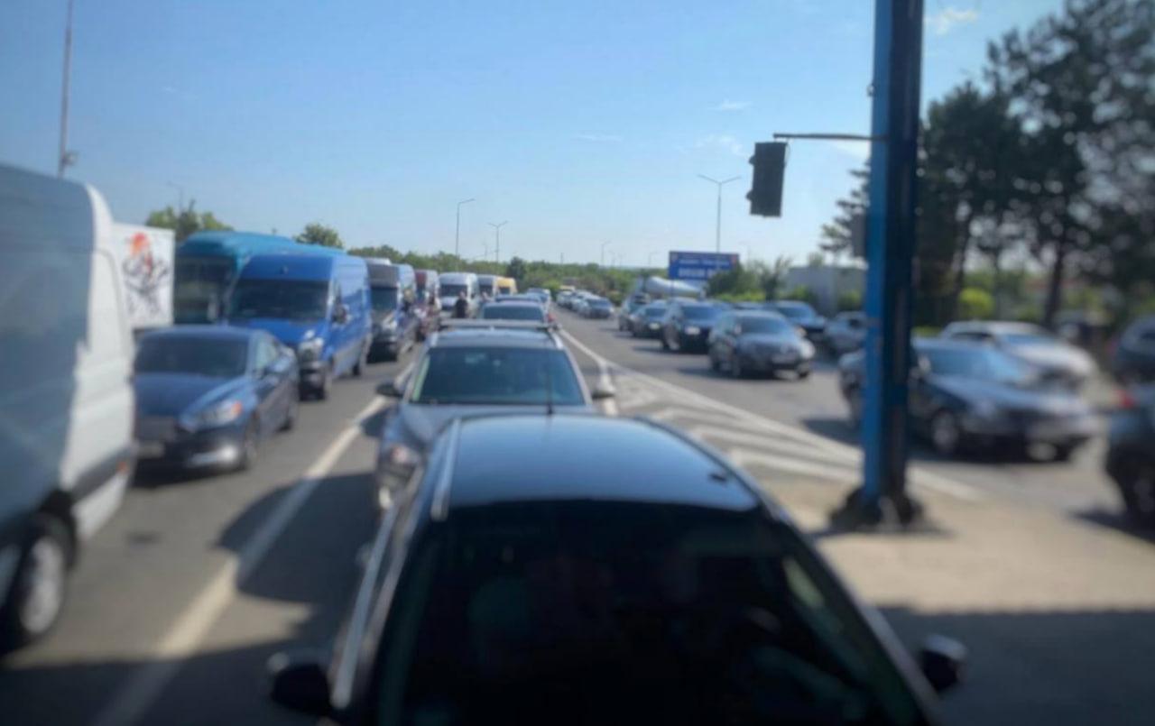 Aglomerație la Vama Leușeni. Autoritățile anunță deschiderea unor piste suplimentare