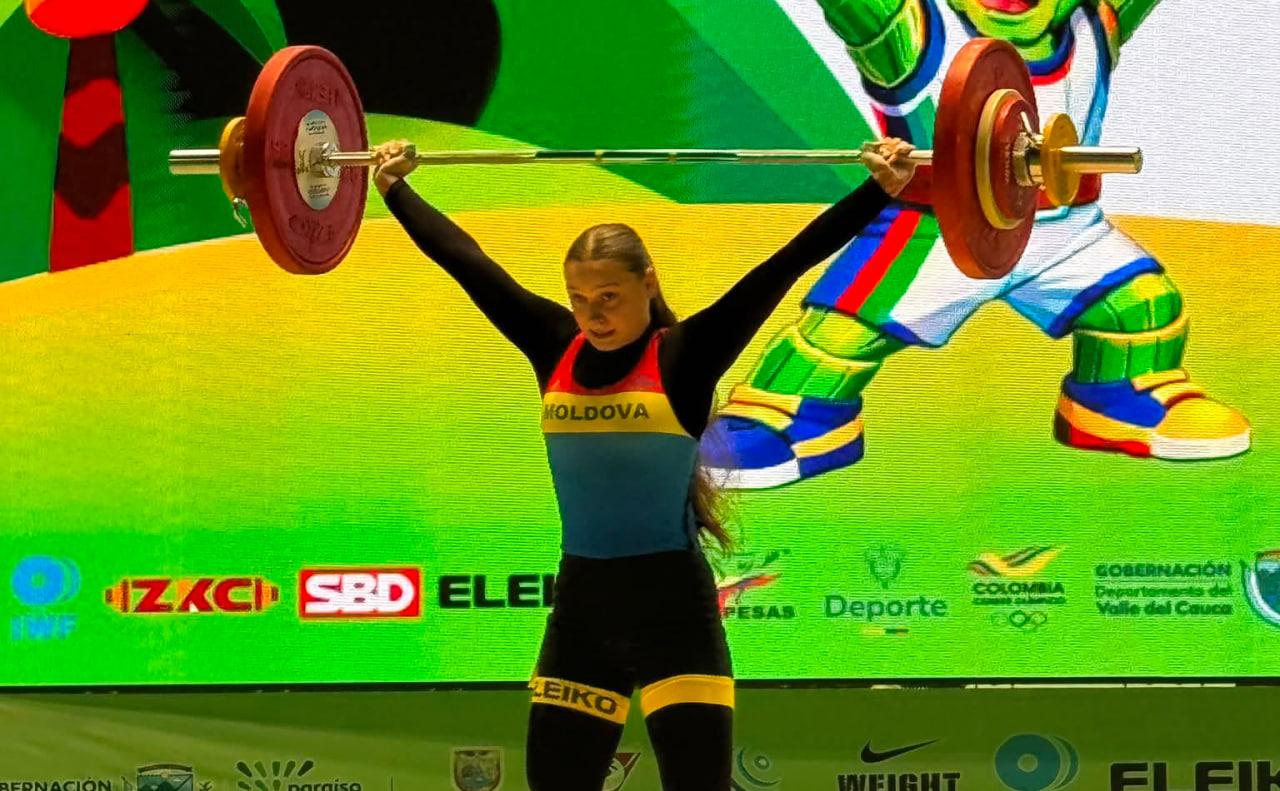 Performanță remarcabilă în sport. Halterofila Nicoleta Cojocaru a devenit campioană mondială U17