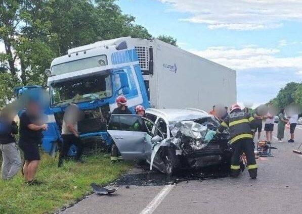 Новая авария со смертельным исходом на дороге Кишинев-Бельцы. Водитель погиб после лобового столкновения с грузовиком
